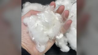 টেক্সটাইল স্পিনিং এবং ব্লেন্ডিং এর জন্য ক্যাটানিক ফাইবার 1.56D*51mm হাই কালার ফাস্টনেস নরম উজ্জ্বল দীপ্তি